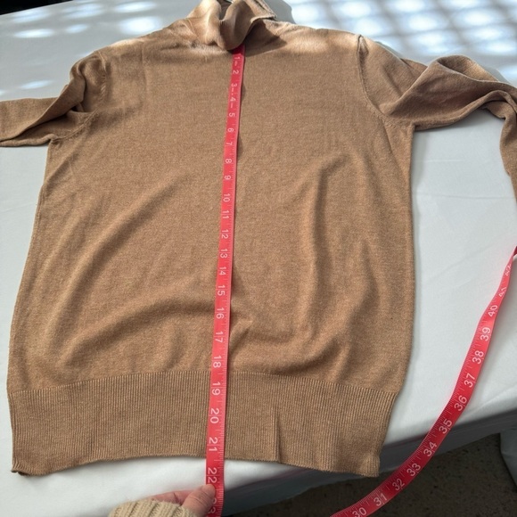 H&M Turtleneck lightweight sweater - Picture 2 of 4